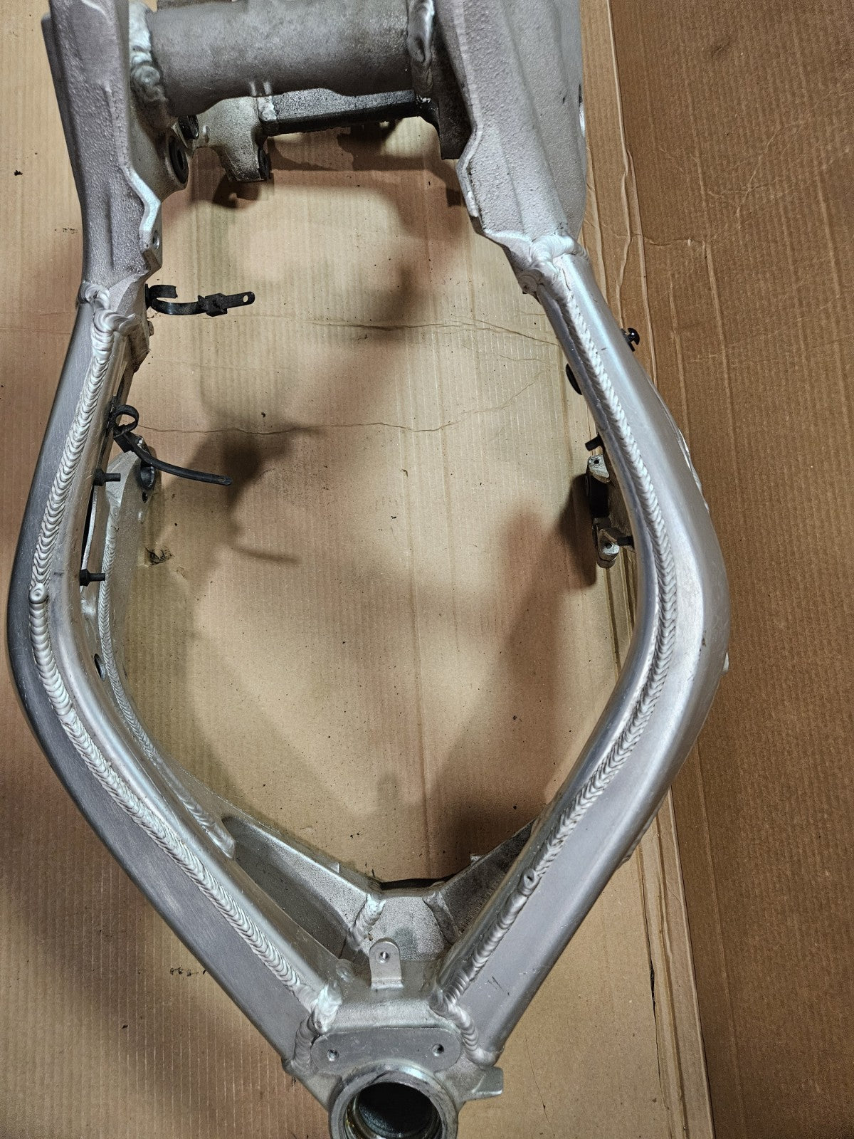 99-02 1999 2001 Yamaha Yzf R6 Main Frame Chassis 100% Ready To Use! Straight