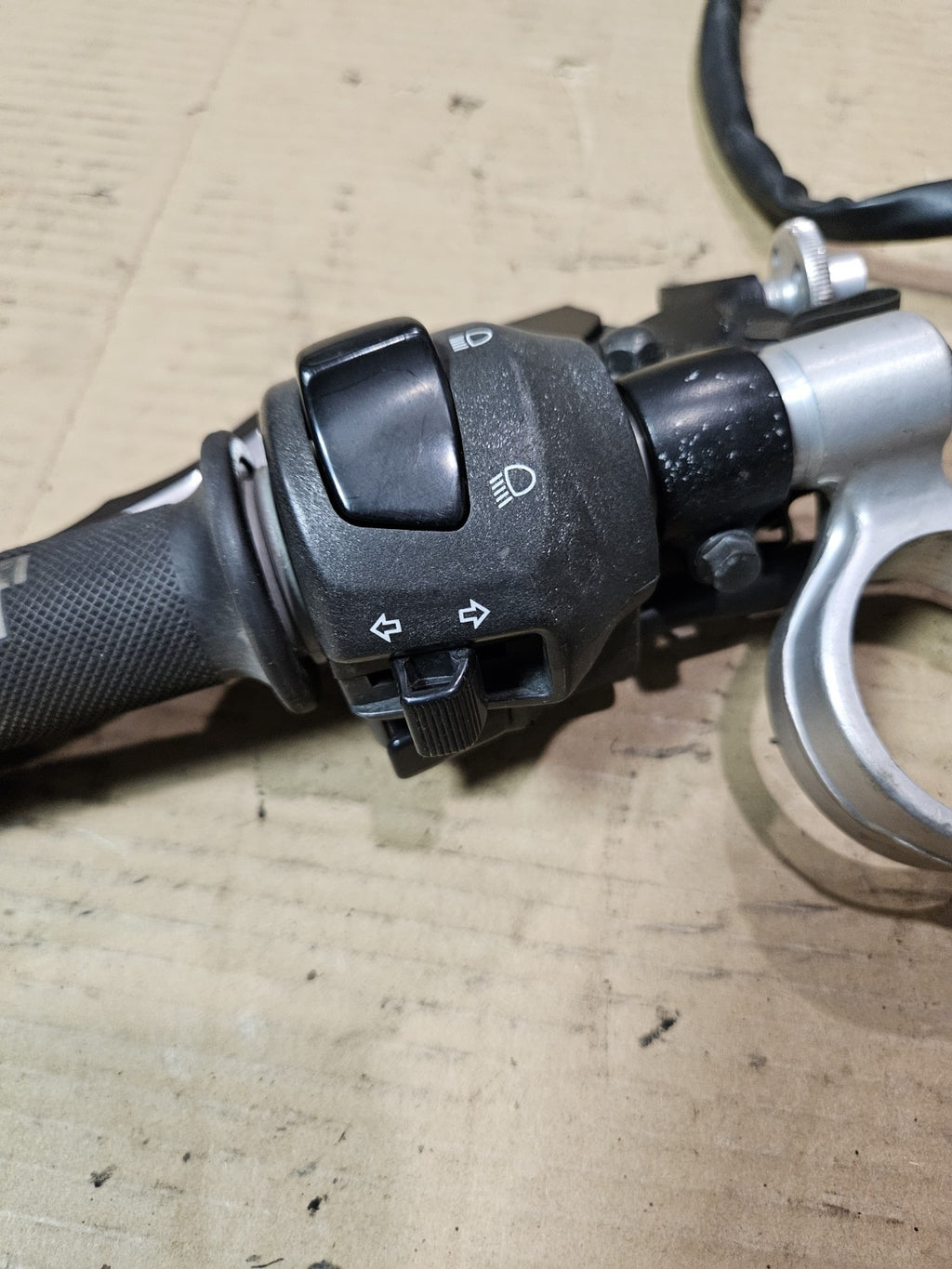 2003 Suzuki GSXR750 LEFT CLIP ON HANDLEBAR W SWITCHES 37400-40F80 56151-35F01