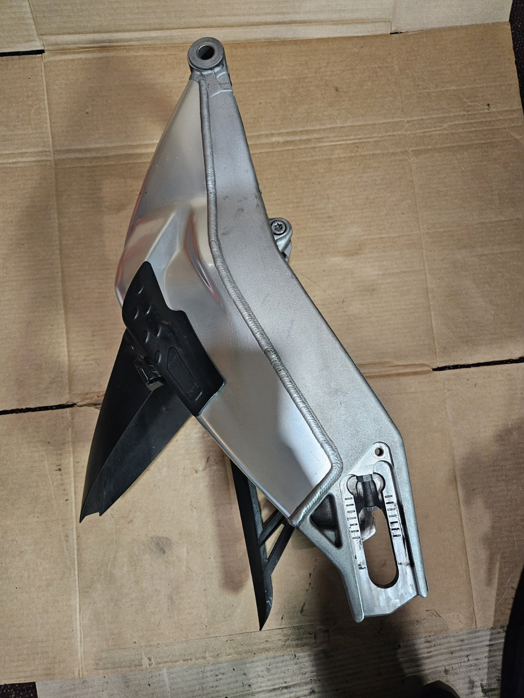 10-14 2013 BMW S1000RR REAR SWINGARM BACK SUSPENSION W/ CHAIN GUARD & MUD GUARD