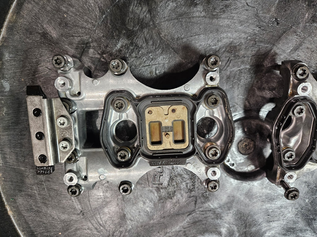 15-19 2015 BMW S1000RR Motor Engine OEM Cylinder Head 11127713134-06