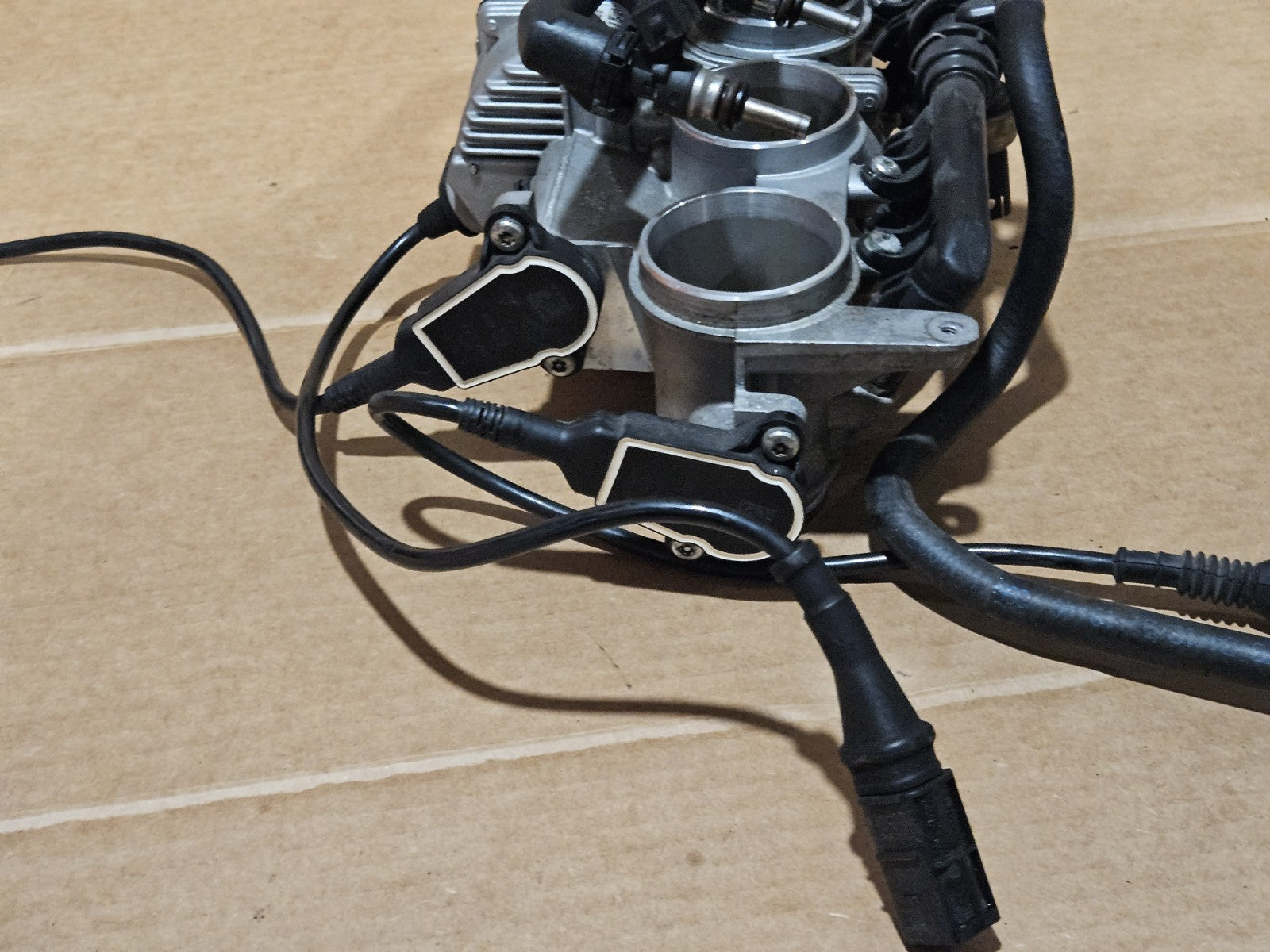 2013 09-14 BMW S1000RR OEM THROTTLE BODIES BODY FUEL INJECTORS CARBS OEM