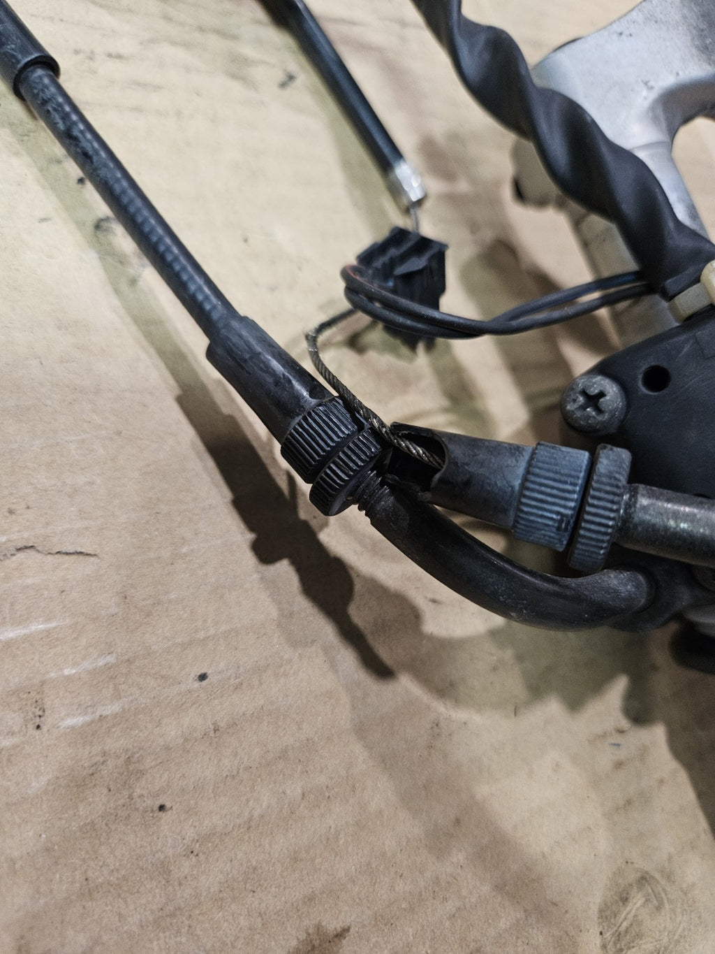 00-03 SUZUKI GSXR 750 OEM RIGHT CLIP ON HANDLEBAR W SWITCHES 37200-27E31