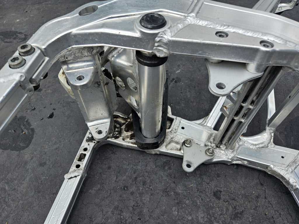 1987 SUZUKI GSXR 1100 OEM STRAIGHT MAIN FRAME CHASSIS STRAIGHT W PAPERS