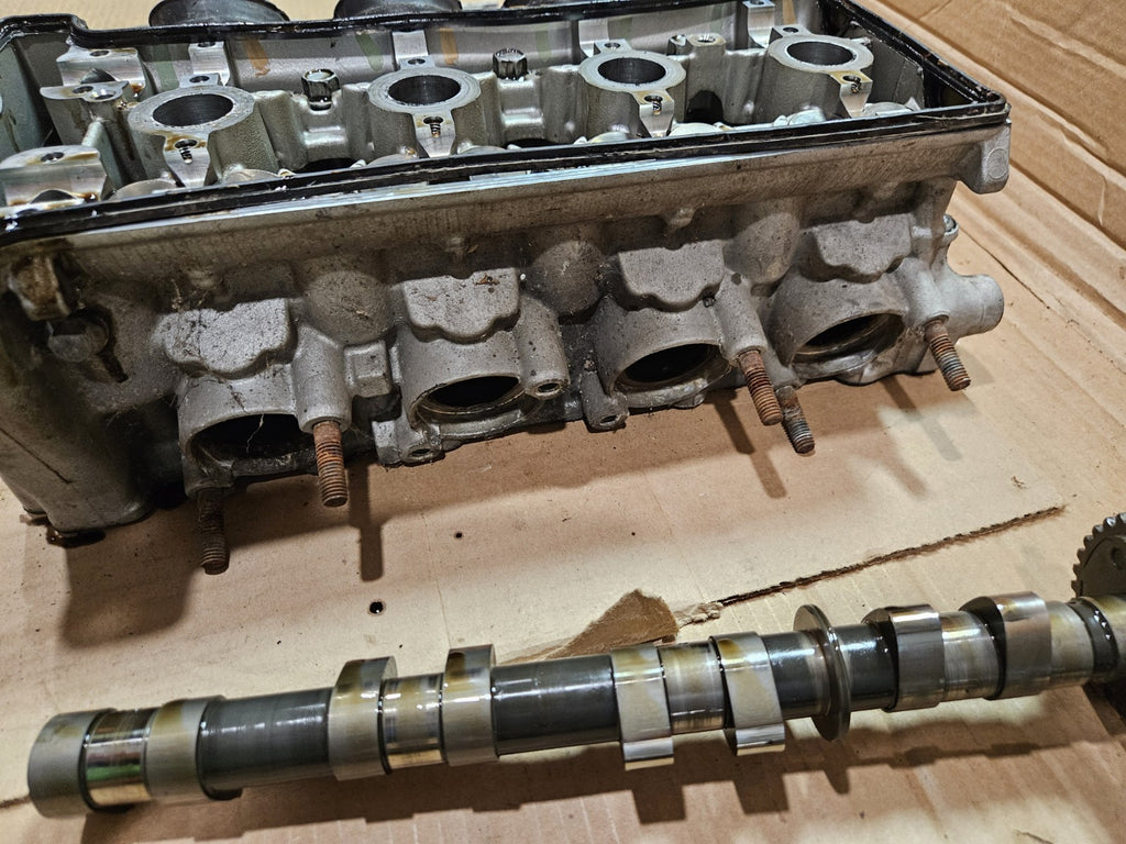 2001 Yamaha YZFR6 YZF R6 Cylinder Head Camshafts Retainer Cover Valves