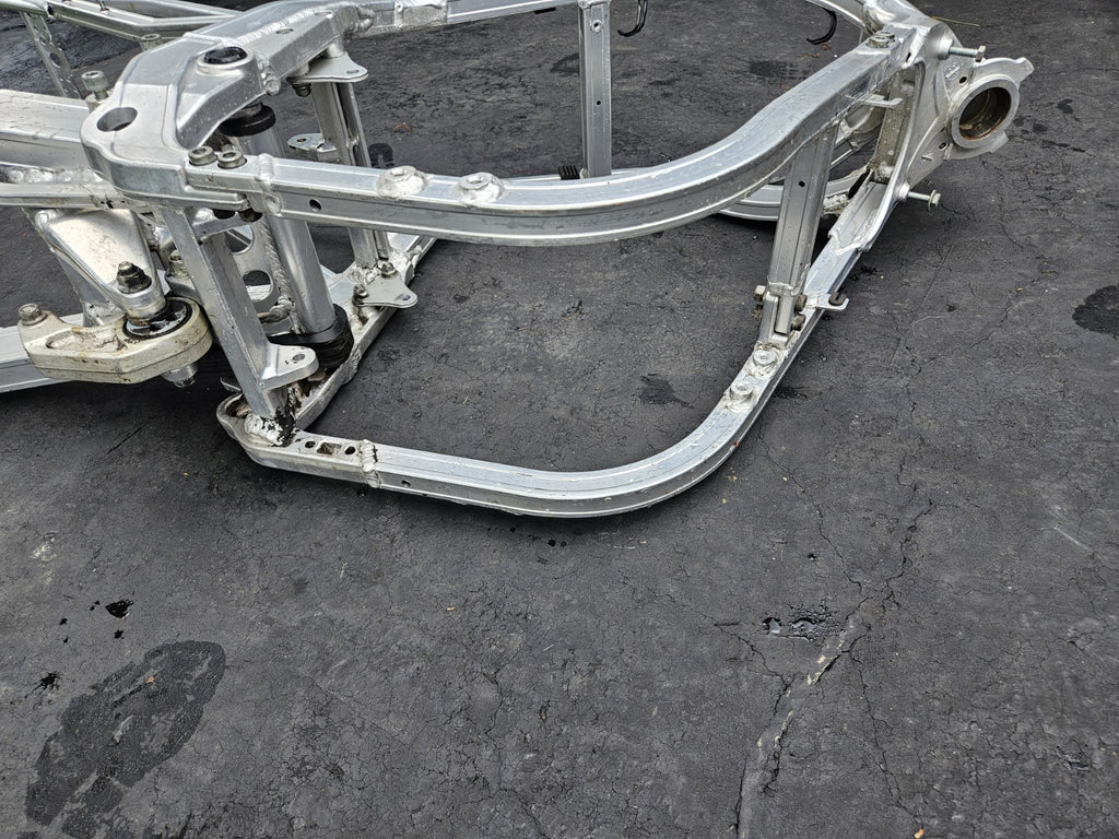 1987 SUZUKI GSXR 1100 OEM STRAIGHT MAIN FRAME CHASSIS STRAIGHT W PAPERS