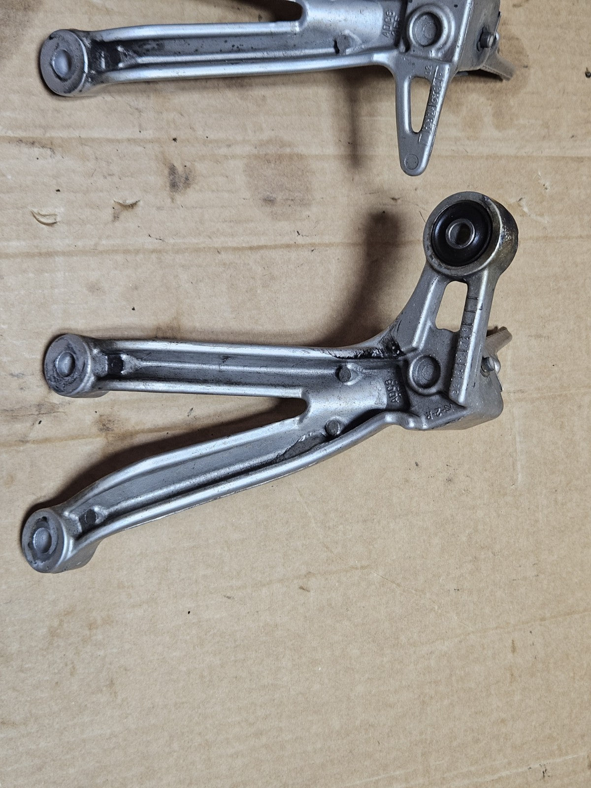 2001-2003 Suzuki GSXR750 Rear Back Passenger Foot Peg Set Pair OEM