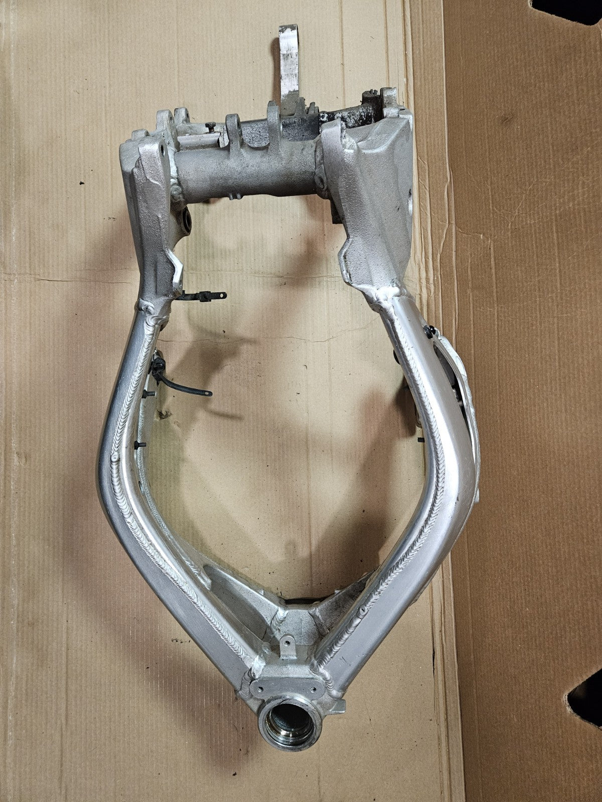 99-02 1999 2001 Yamaha Yzf R6 Main Frame Chassis 100% Ready To Use! Straight