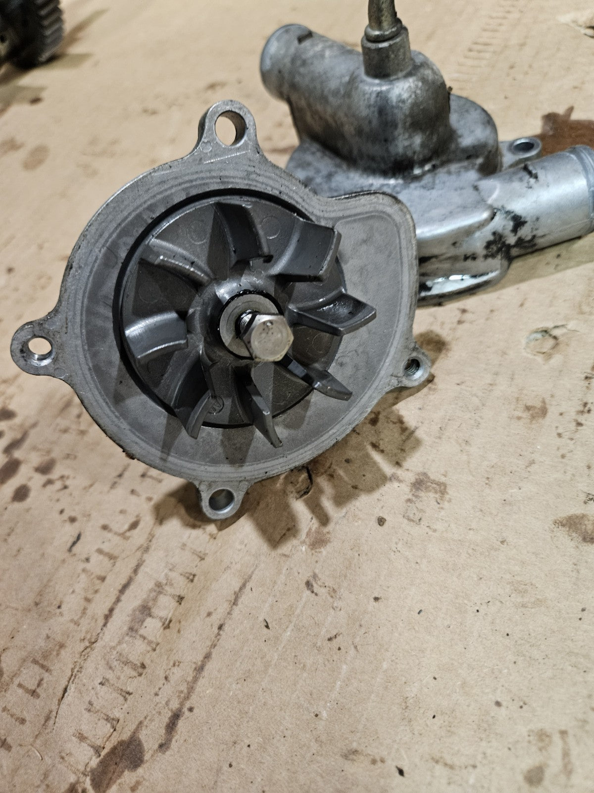 08-18 Suzuki Hayabusa GSX1300R OEM Engine Motor Water Pump Water Pump Housing