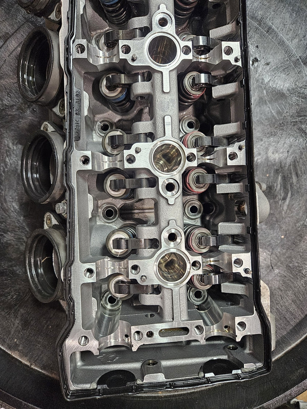 15-19 2015 BMW S1000RR Motor Engine OEM Cylinder Head 11127713134-06