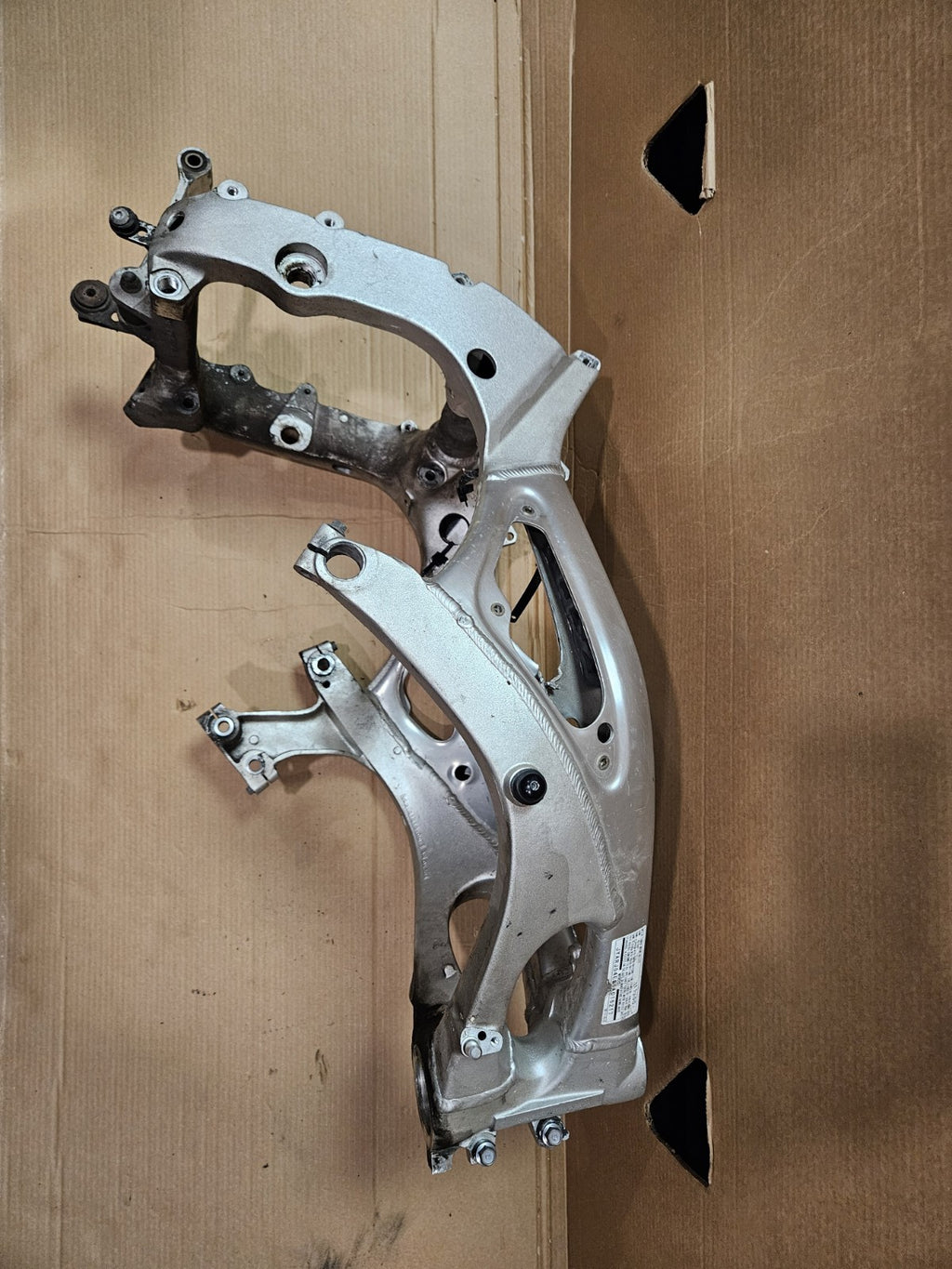 99-02 1999 2001 Yamaha Yzf R6 Main Frame Chassis 100% Ready To Use! Straight