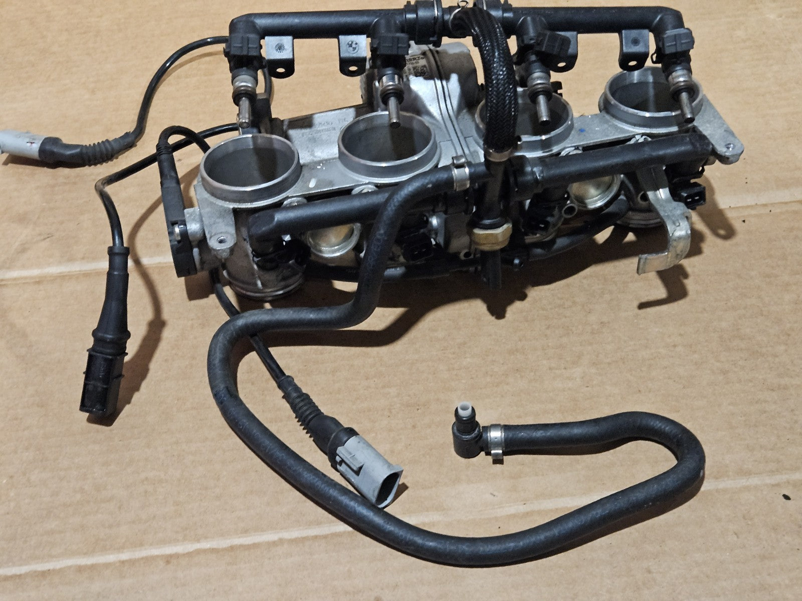 2013 09-14 BMW S1000RR OEM THROTTLE BODIES BODY FUEL INJECTORS CARBS OEM