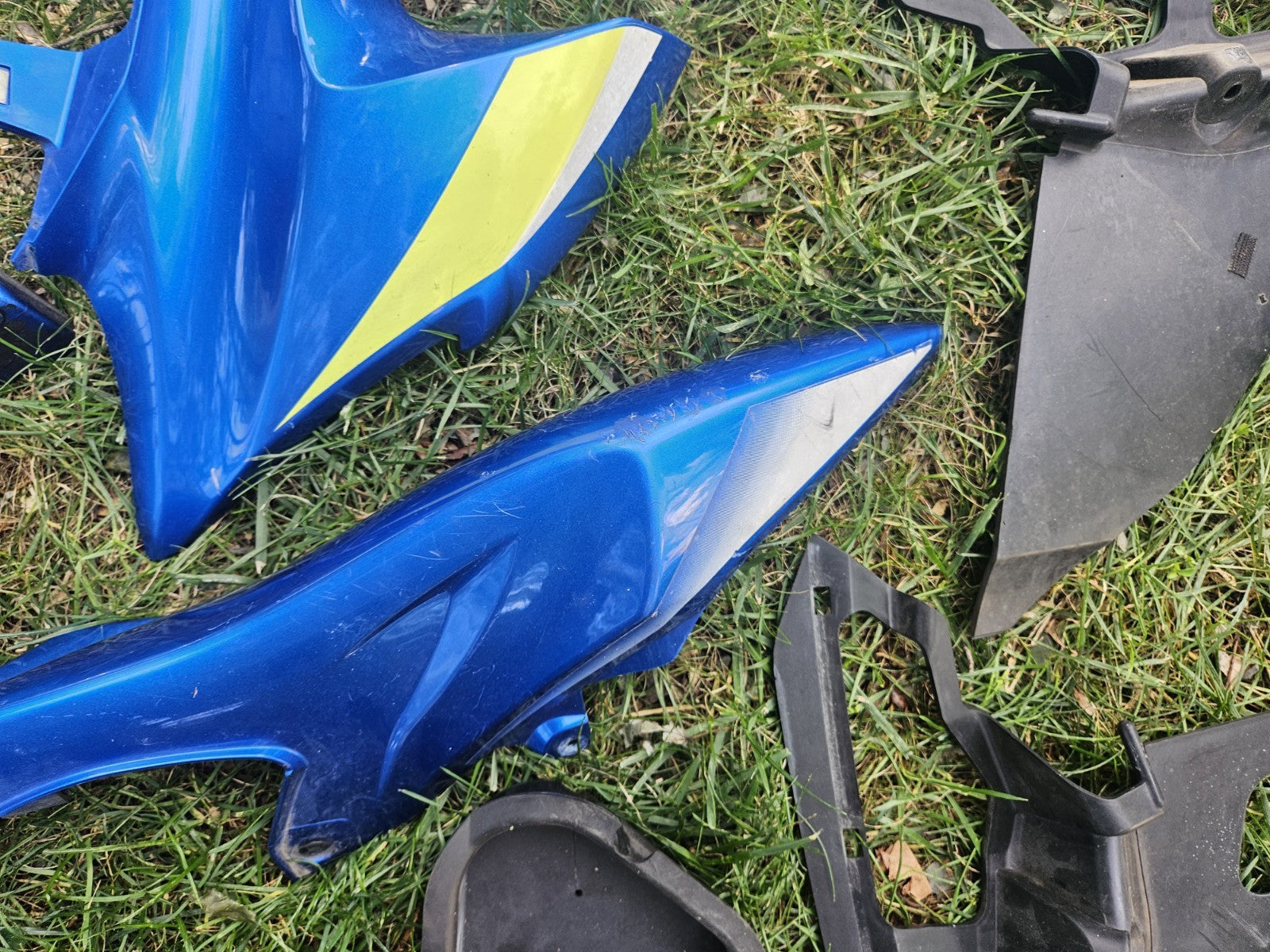 OEM Fairing Plastic SUZUKI GSXR 1000 2009-2016 OEM LOT ASSORTED. SEE DESCRIPTION