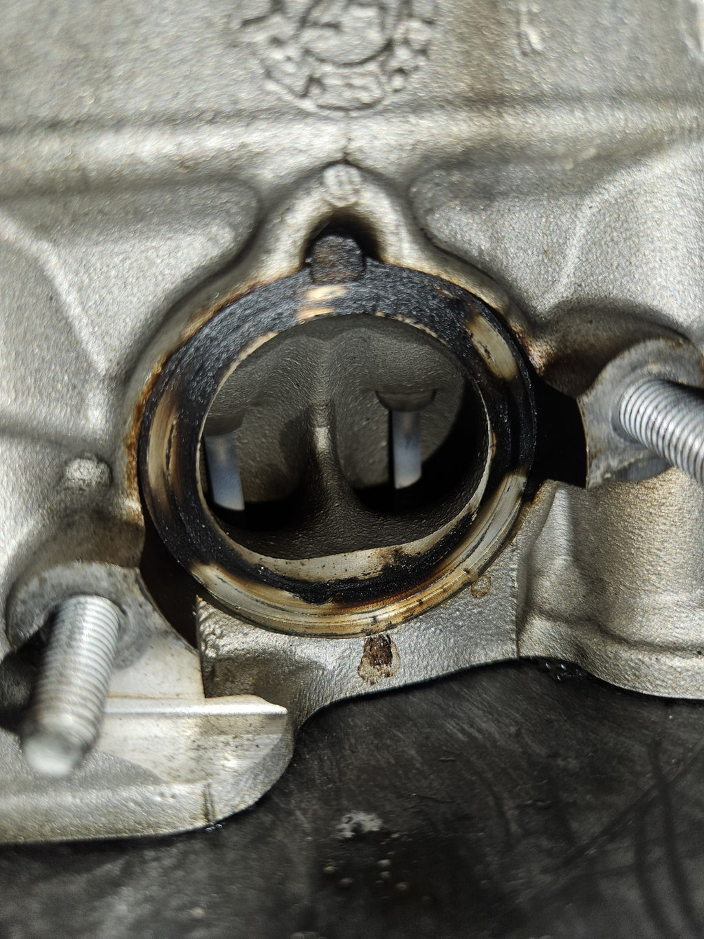 15-19 2015 BMW S1000RR Motor Engine OEM Cylinder Head 11127713134-06