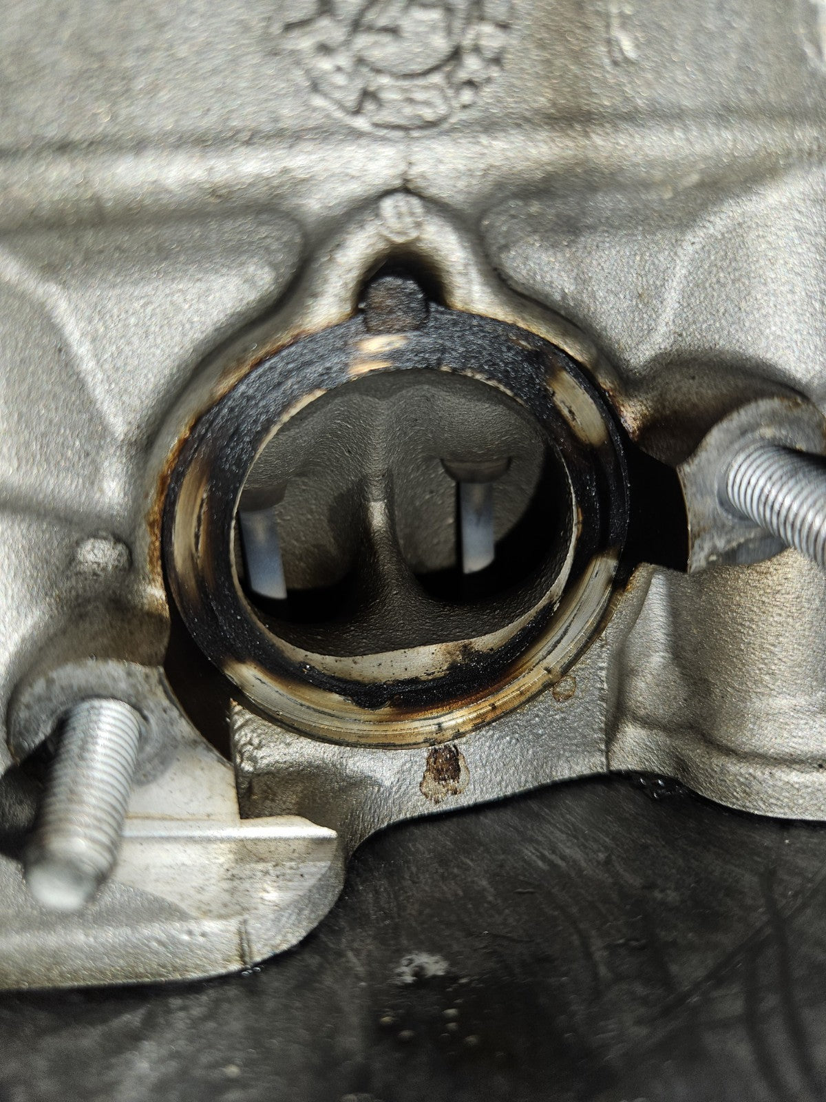 15-19 2015 BMW S1000RR Motor Engine OEM Cylinder Head 11127713134-06