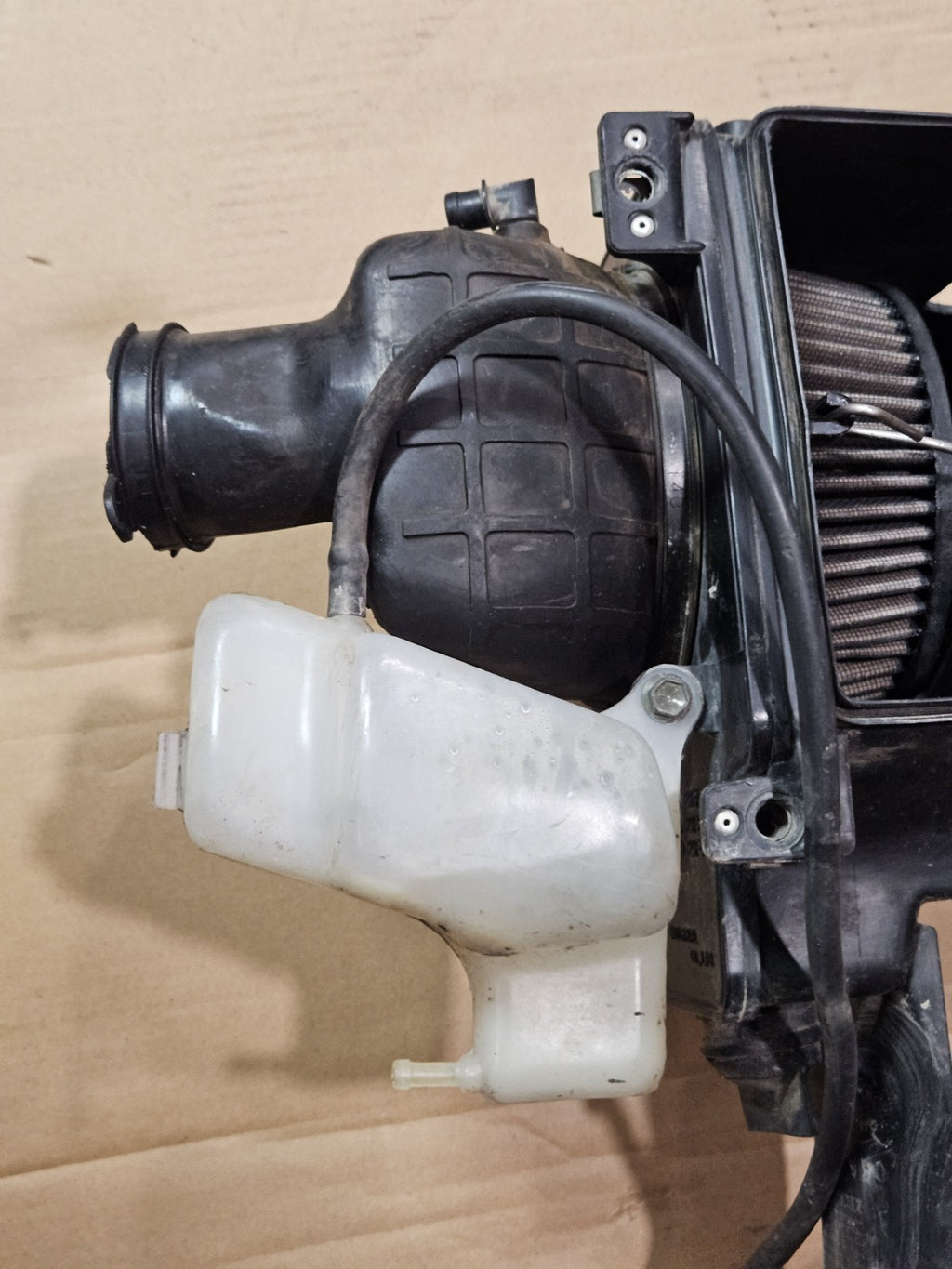 GENUINE OEM 2005 SUZUKI DRZ400S AIRBOX AIR BOX FILTER CHAMBER CLEANER HOUSING OE