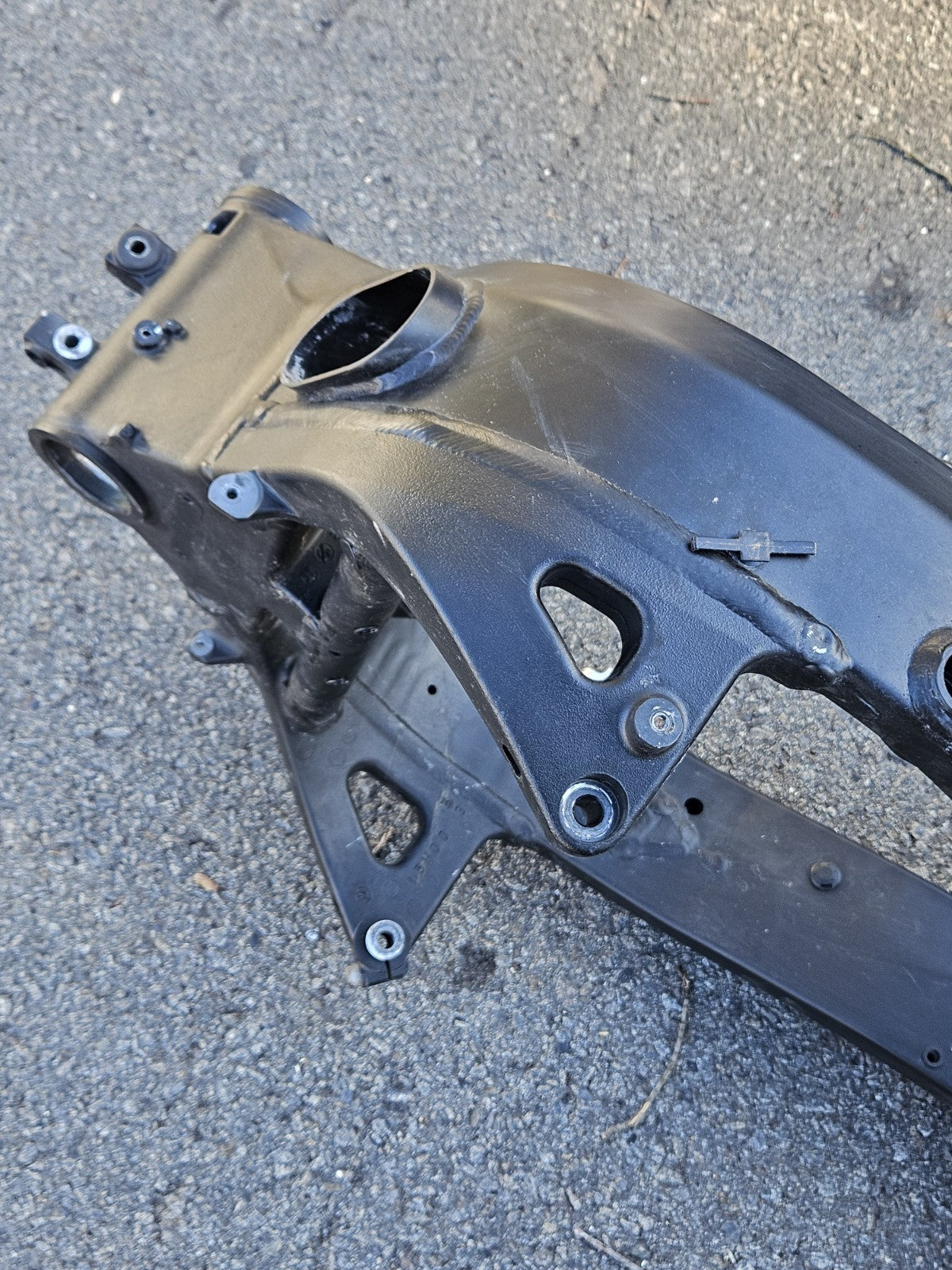 08-21 SUZUKI HAYABUSA OEM MAIN BODY FRAME CHASSIS (STRAIGHT)