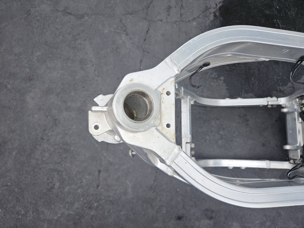 1987 SUZUKI GSXR 1100 OEM STRAIGHT MAIN FRAME CHASSIS STRAIGHT W PAPERS