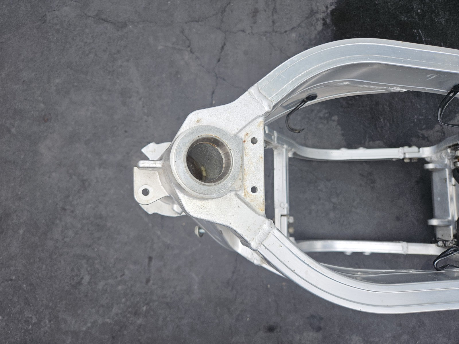 1987 SUZUKI GSXR 1100 OEM STRAIGHT MAIN FRAME CHASSIS STRAIGHT W PAPERS