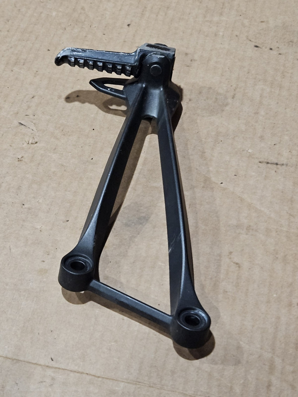 13-18 ZX6R 636 REAR BACK GENUINE OEM PASSENGER FOOT PEG PEGS LEFT RIGHT BRACKET