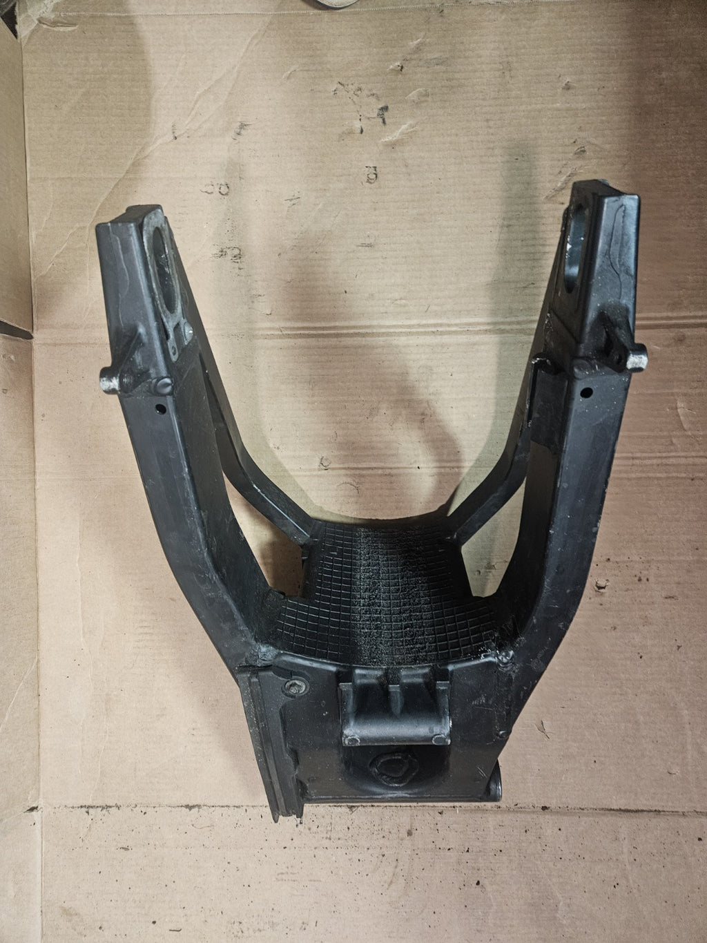 2009 08-20 Suzuki Hayabusa Rear Back Swingarm Shock Swing Arm Suspension OEM