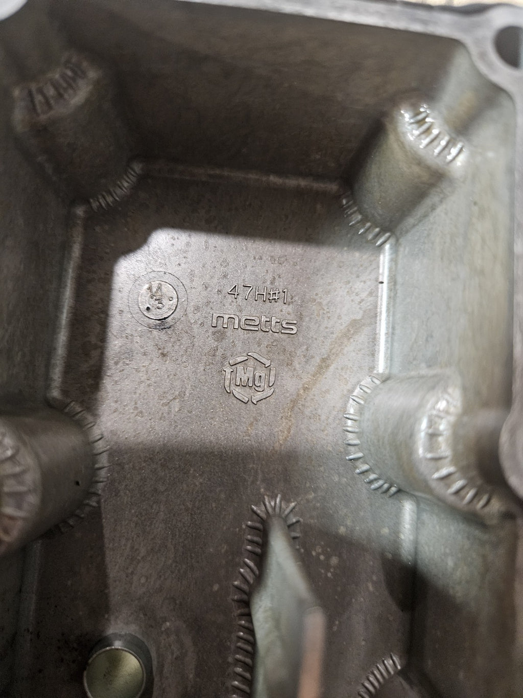 09-16 Suzuki GSXR 1000 Engine Motor Crankcase Breather Cover OEM