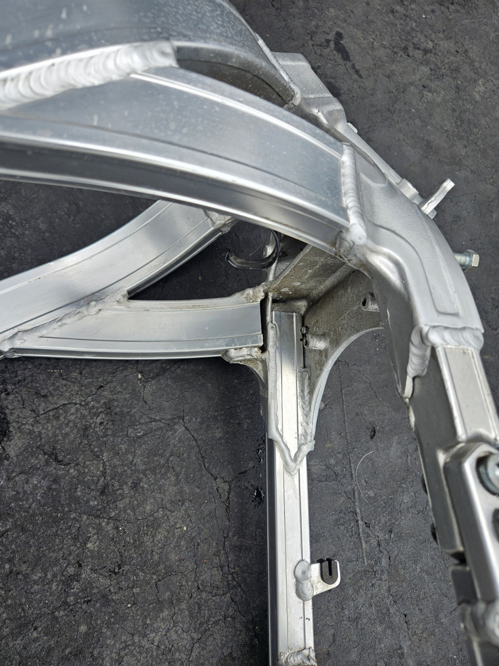 1987 SUZUKI GSXR 1100 OEM STRAIGHT MAIN FRAME CHASSIS STRAIGHT W PAPERS