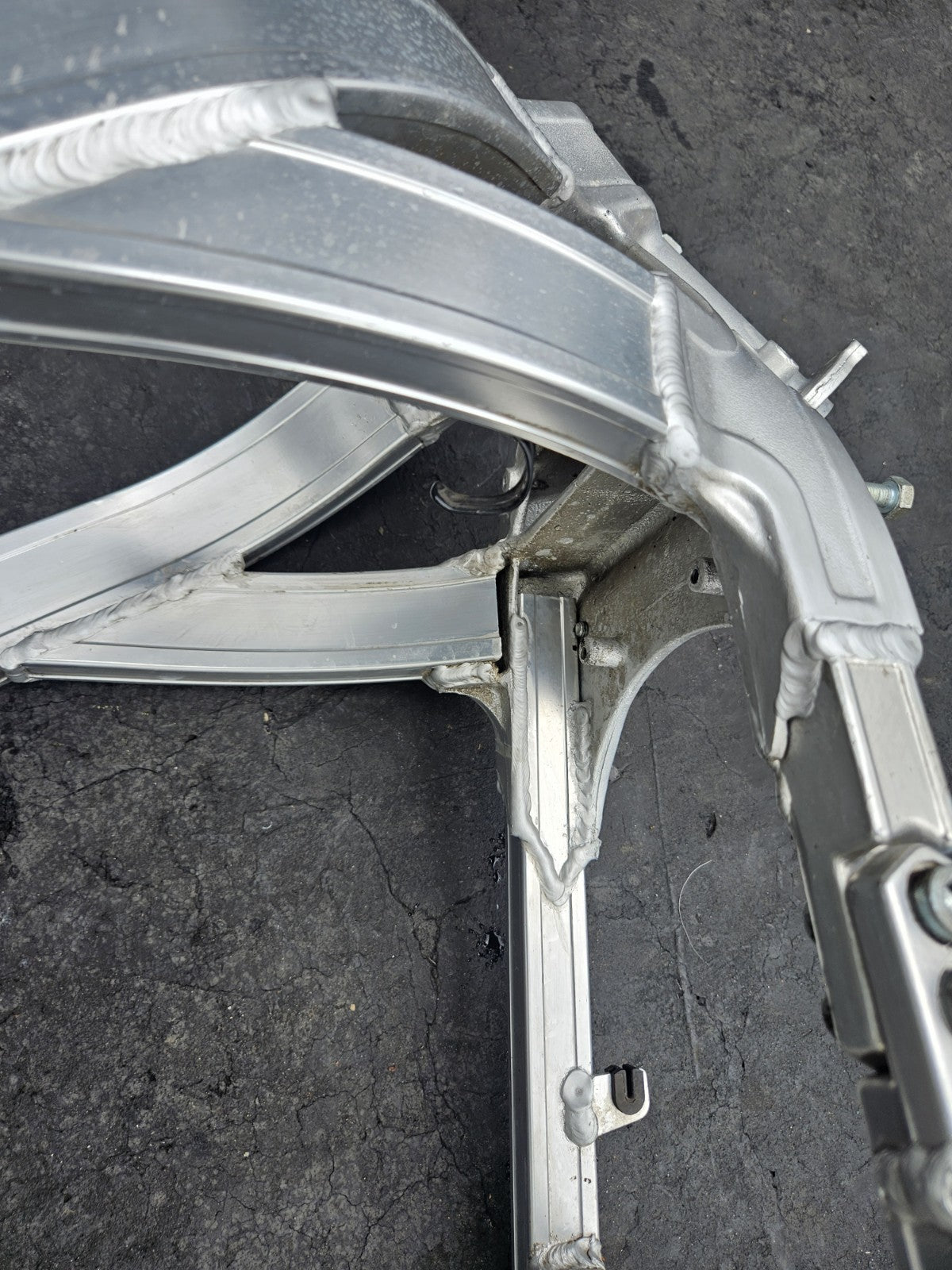 1987 SUZUKI GSXR 1100 OEM STRAIGHT MAIN FRAME CHASSIS STRAIGHT W PAPERS