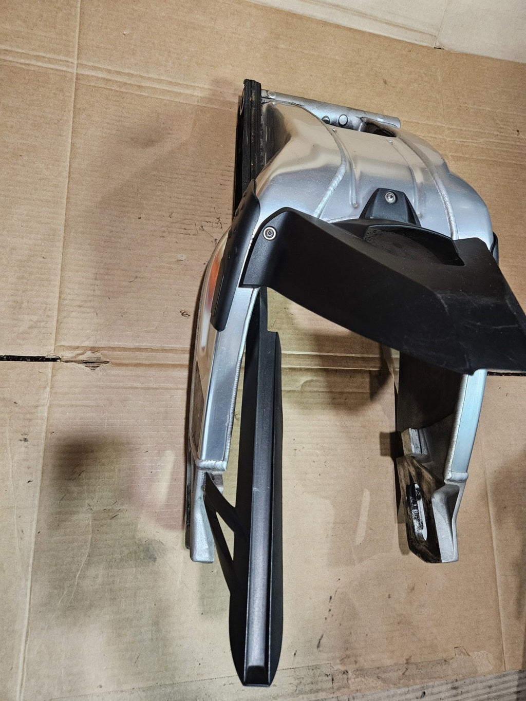 10-14 2013 BMW S1000RR REAR SWINGARM BACK SUSPENSION W/ CHAIN GUARD & MUD GUARD