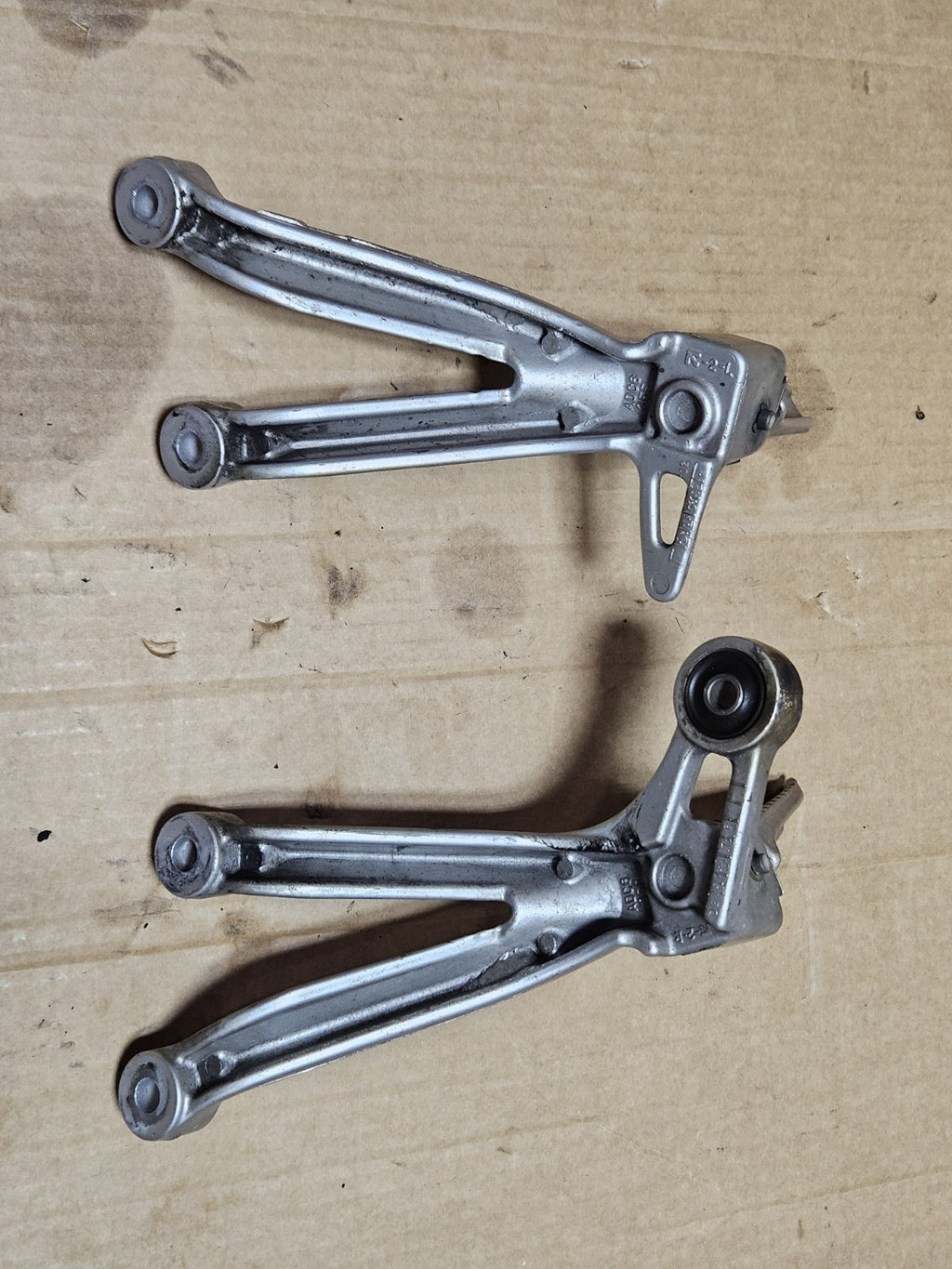 2001-2003 Suzuki GSXR750 Rear Back Passenger Foot Peg Set Pair OEM