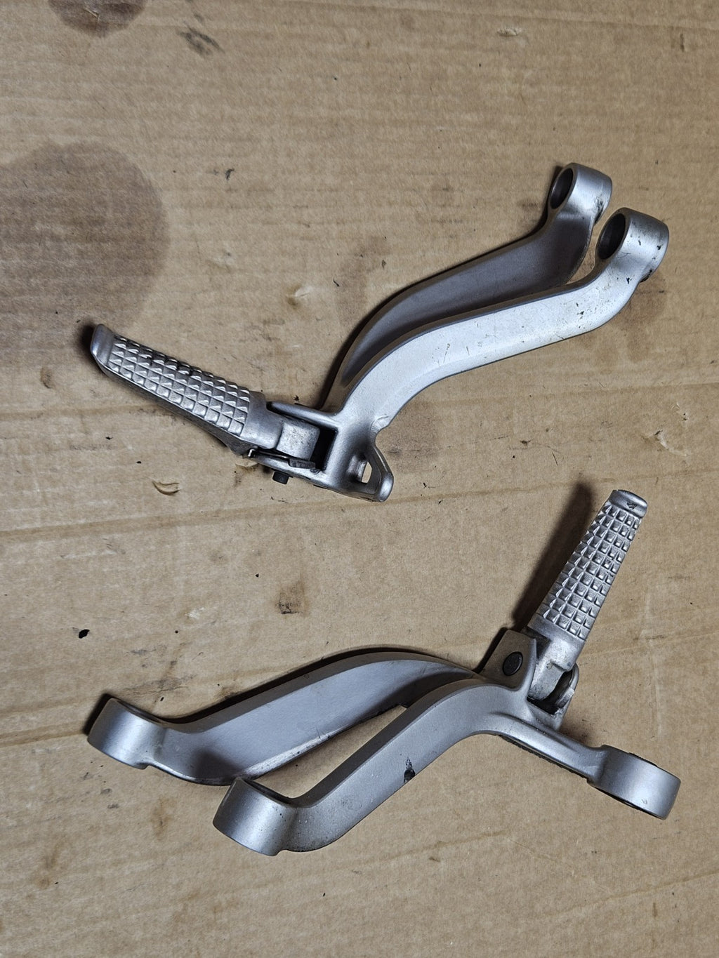 2001-2003 Suzuki GSXR750 Rear Back Passenger Foot Peg Set Pair OEM