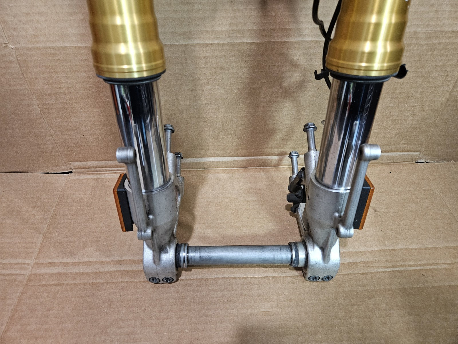 2013 10-14 BMW S1000RR Front Fork Suspension Damper Lower Triple Tree Assembly