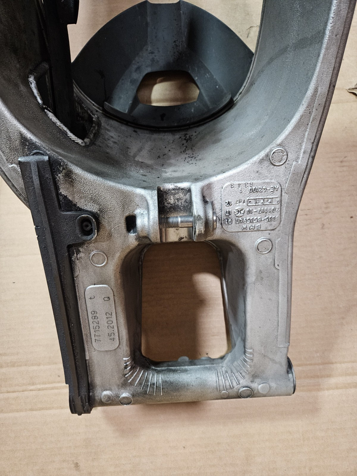 10-14 2013 BMW S1000RR REAR SWINGARM BACK SUSPENSION W/ CHAIN GUARD & MUD GUARD