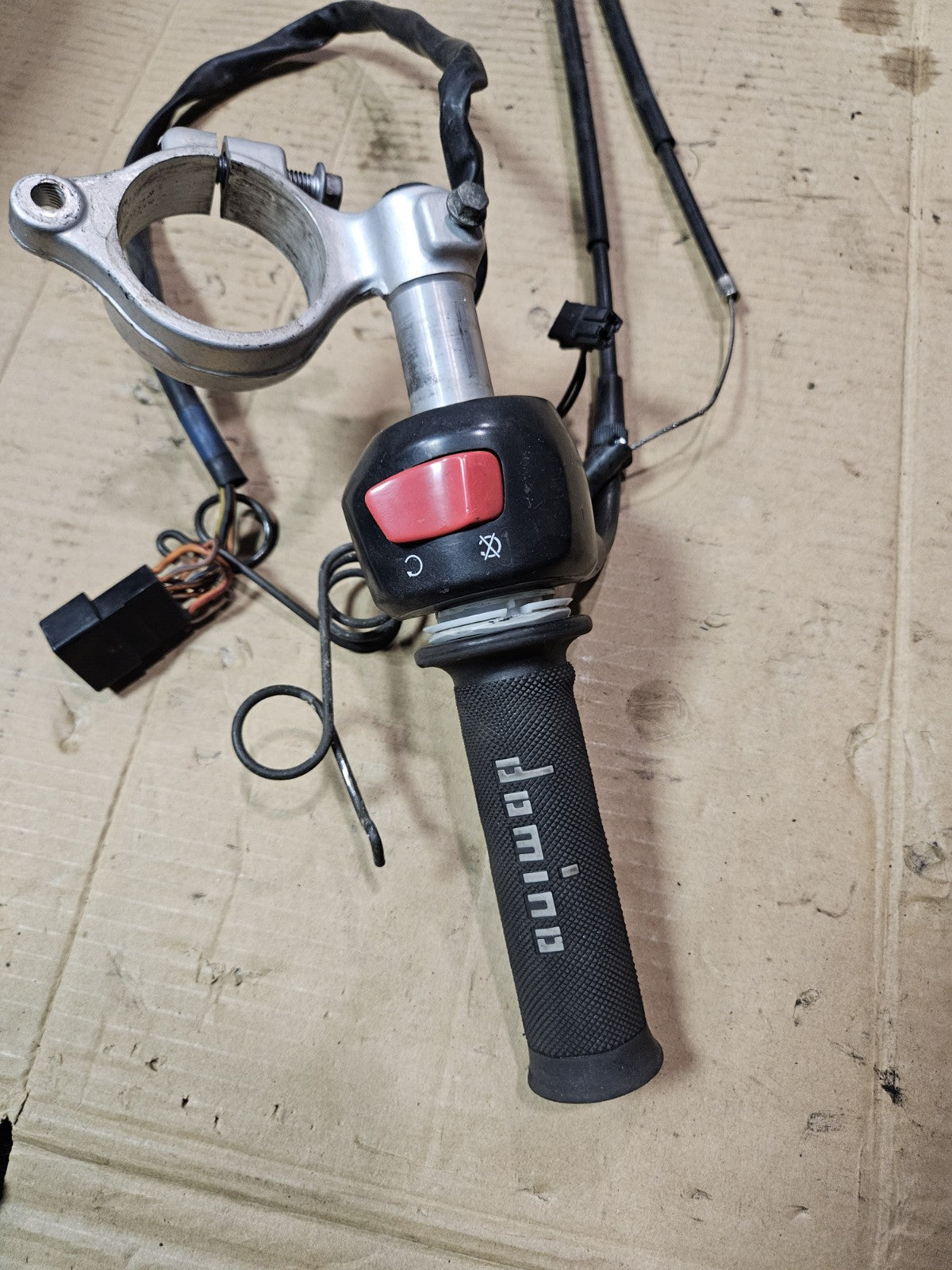 00-03 SUZUKI GSXR 750 OEM RIGHT CLIP ON HANDLEBAR W SWITCHES 37200-27E31