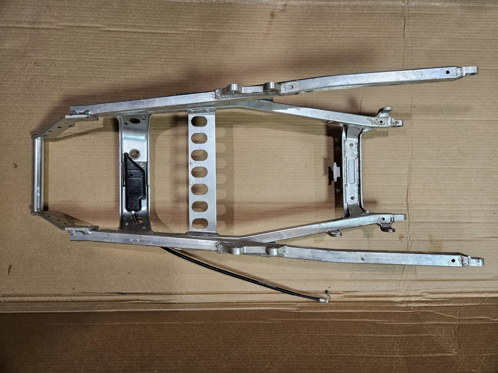 99-02 2001 YAMAHA YZF R6 OEM STRAIGHT REAR SUBFRAME BACK SUB FRAME