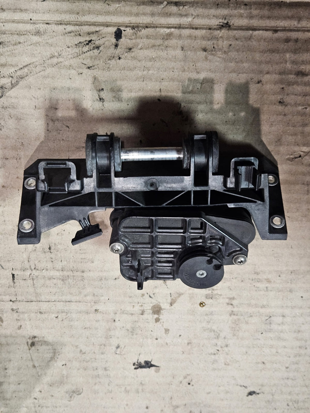 10-14  BMW S1000RR OEM GAS TANK FUEL CELL RESERVOIR BRACKET MOUNT SPEED SENSOR