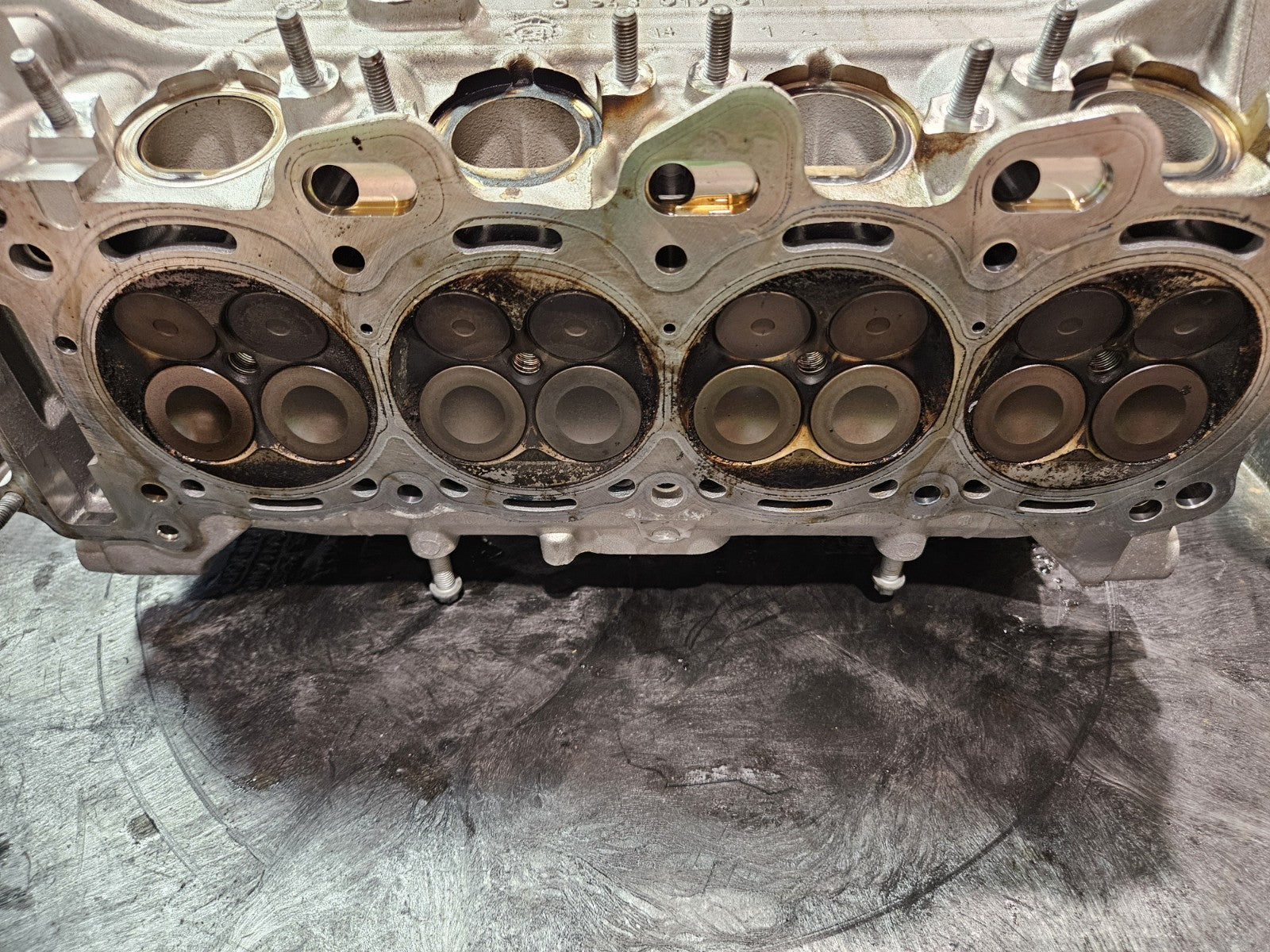 15-19 2015 BMW S1000RR Motor Engine OEM Cylinder Head 11127713134-06