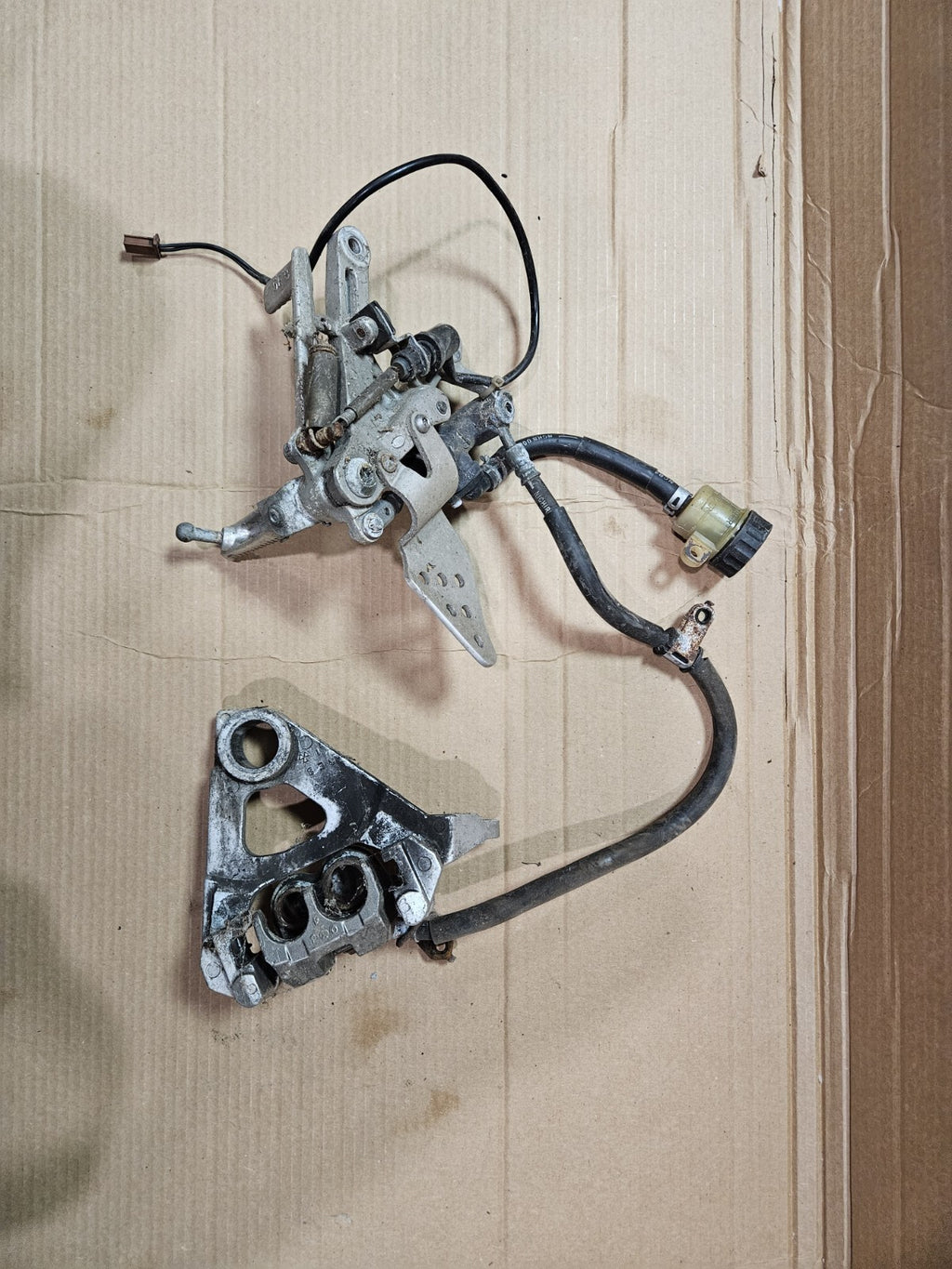 1999-2002 Yamaha YZF R6 Right Rearset Brake Caliper Lever Master Cylinder   OEM