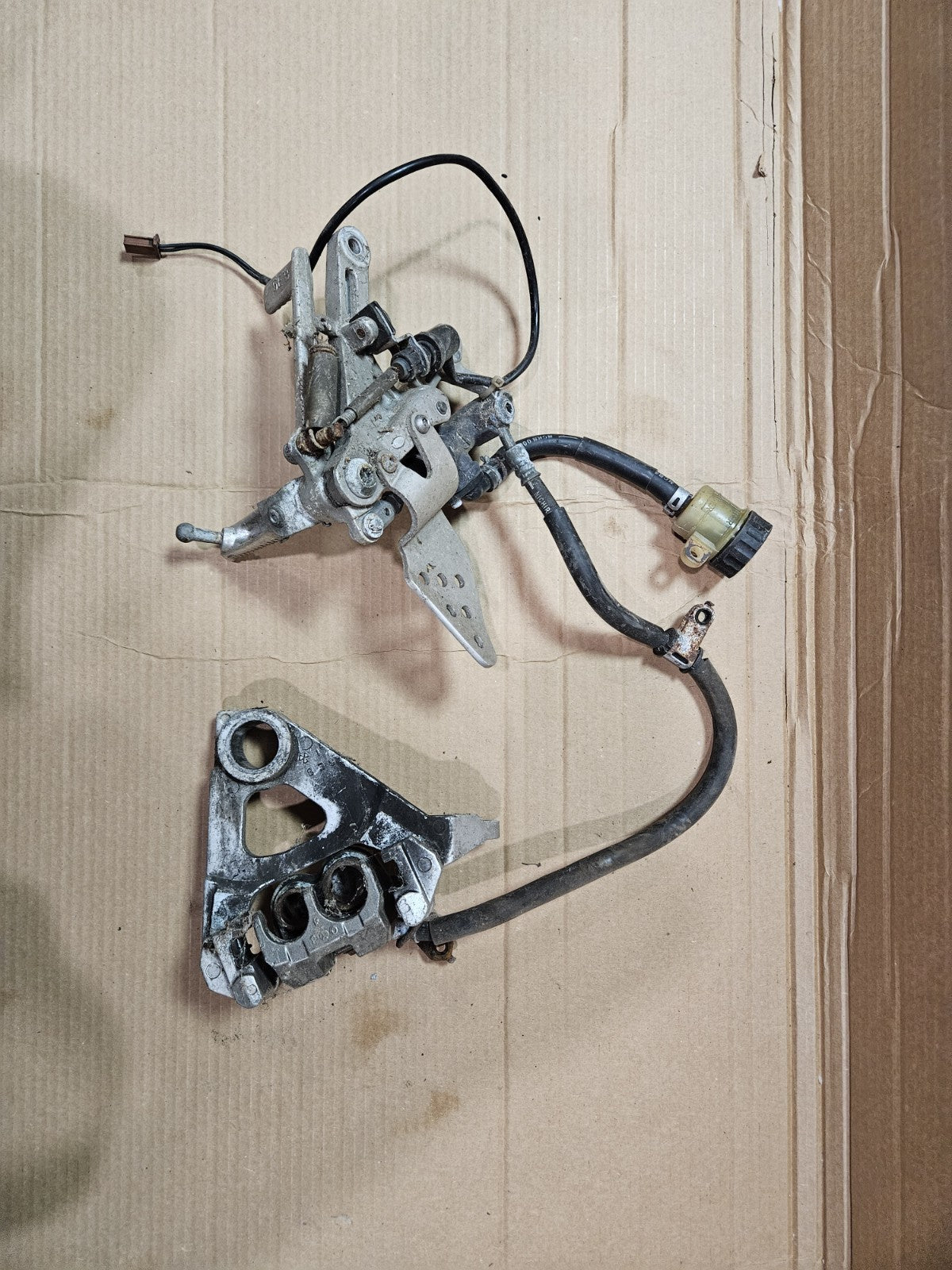 1999-2002 Yamaha YZF R6 Right Rearset Brake Caliper Lever Master Cylinder   OEM