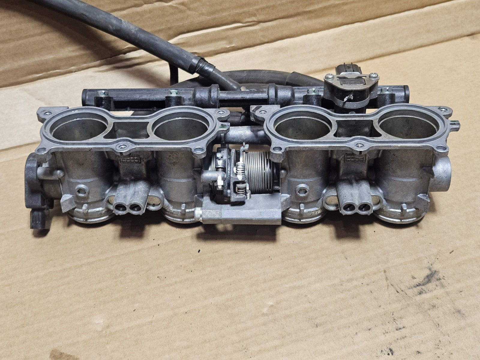 11-16 2011 OEM Honda Cb1000r Throttle Body 16401-mfn-l62