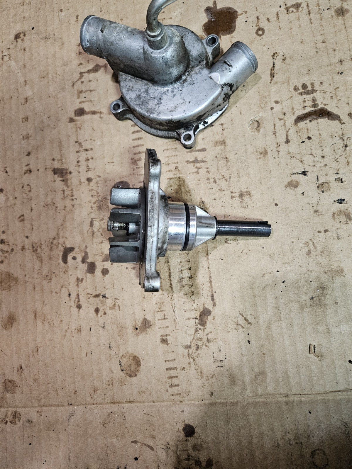 08-18 Suzuki Hayabusa GSX1300R OEM Engine Motor Water Pump Water Pump Housing