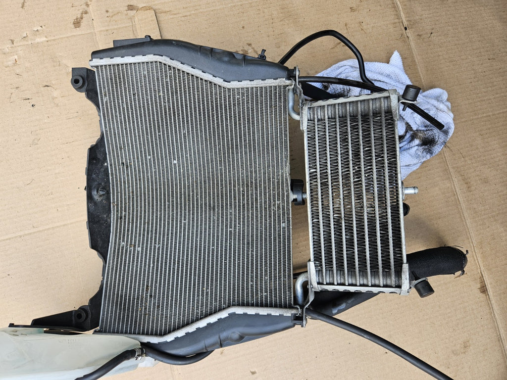 15-19 BMW S1000RR Complete RADIATOR Engine Cooling Oil Cooler Reservoir