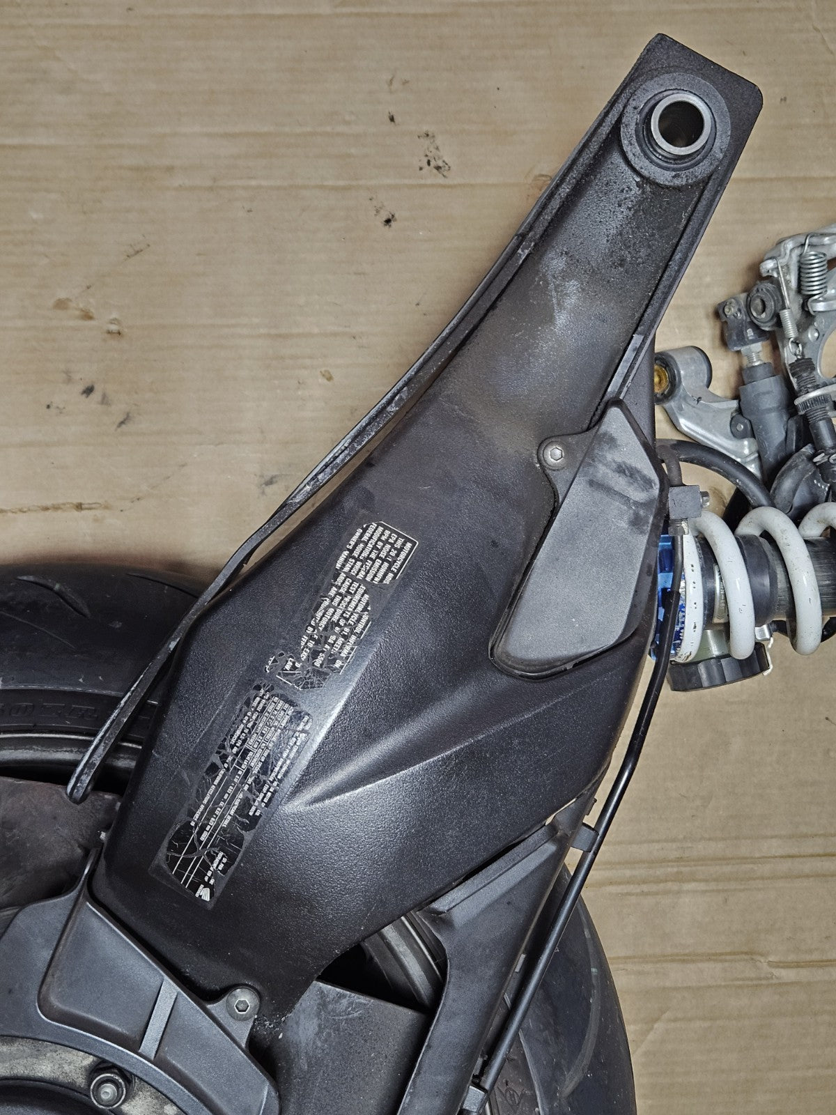 2011 HONDA CB1000R REAR SWINGARM BACK SUSPENSION SWING ARM Complete Rear Rim