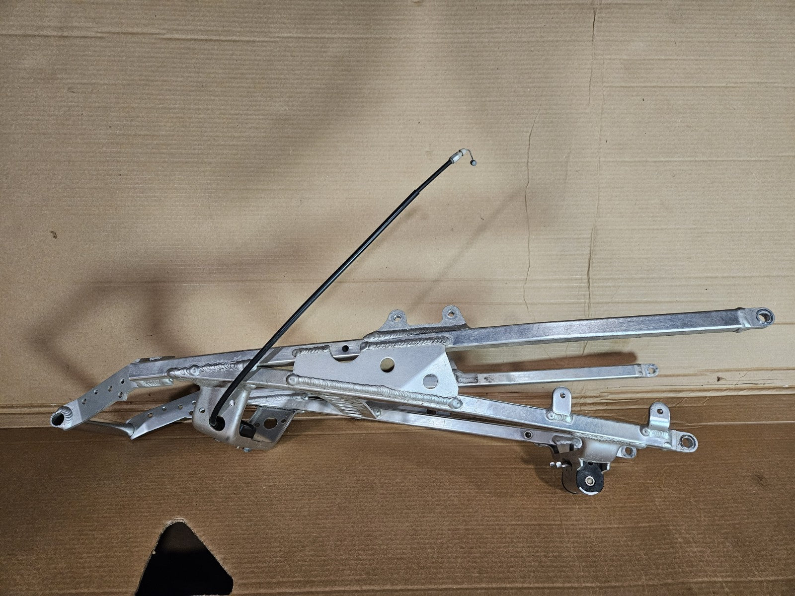 99-02 2001 YAMAHA YZF R6 OEM STRAIGHT REAR SUBFRAME BACK SUB FRAME