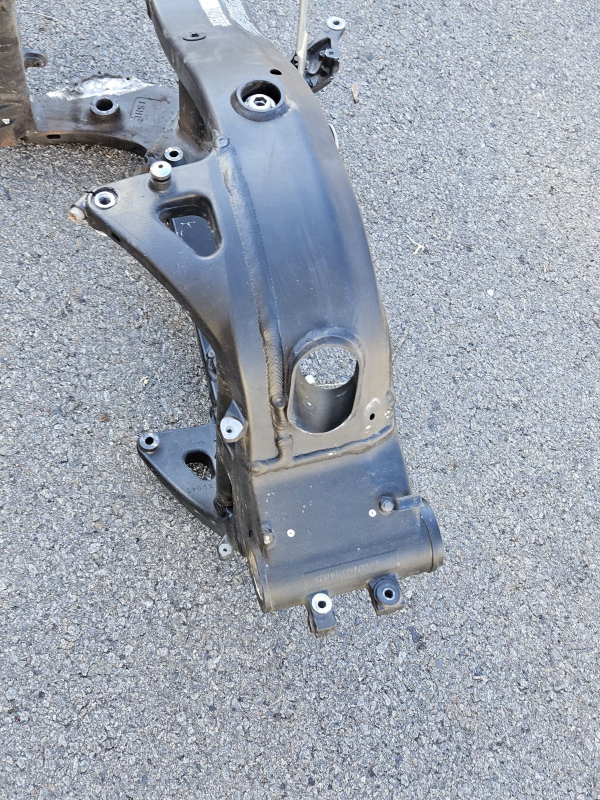 08-21 SUZUKI HAYABUSA OEM MAIN BODY FRAME CHASSIS (STRAIGHT)