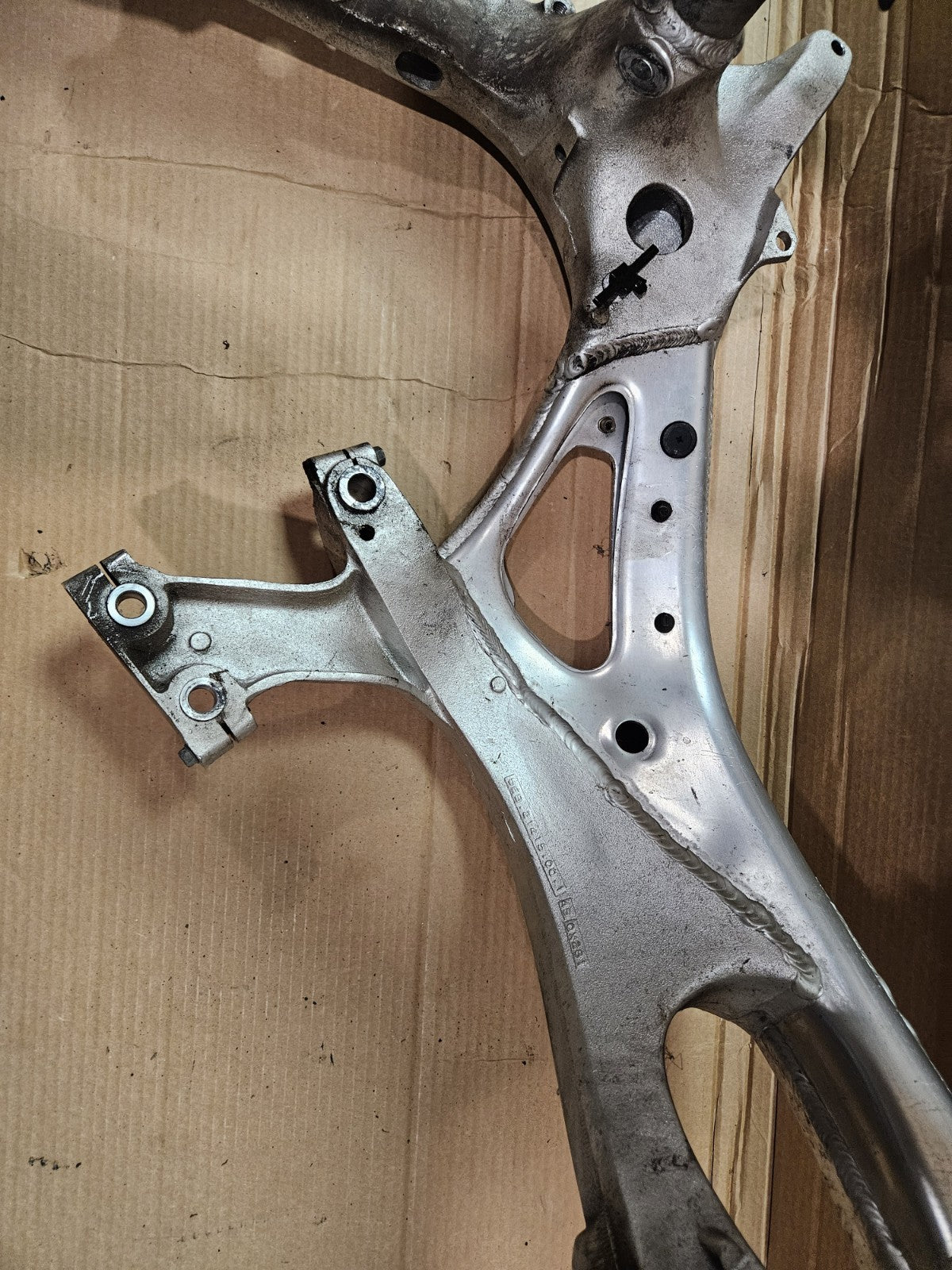 99-02 1999 2001 Yamaha Yzf R6 Main Frame Chassis 100% Ready To Use! Straight