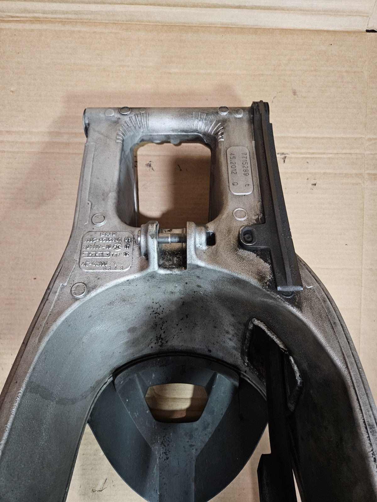 10-14 2013 BMW S1000RR REAR SWINGARM BACK SUSPENSION W/ CHAIN GUARD & MUD GUARD