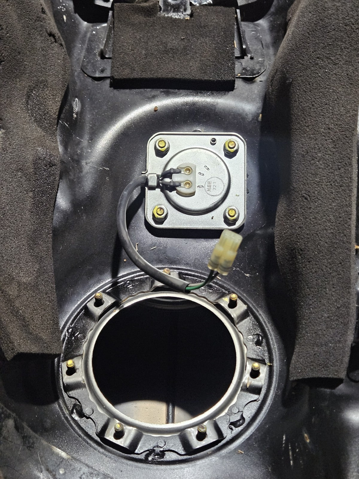 08-16 CB1000R SMALL DENT GAS TANK FUEL CELL PETROL RESERVOIR BLACK OEM