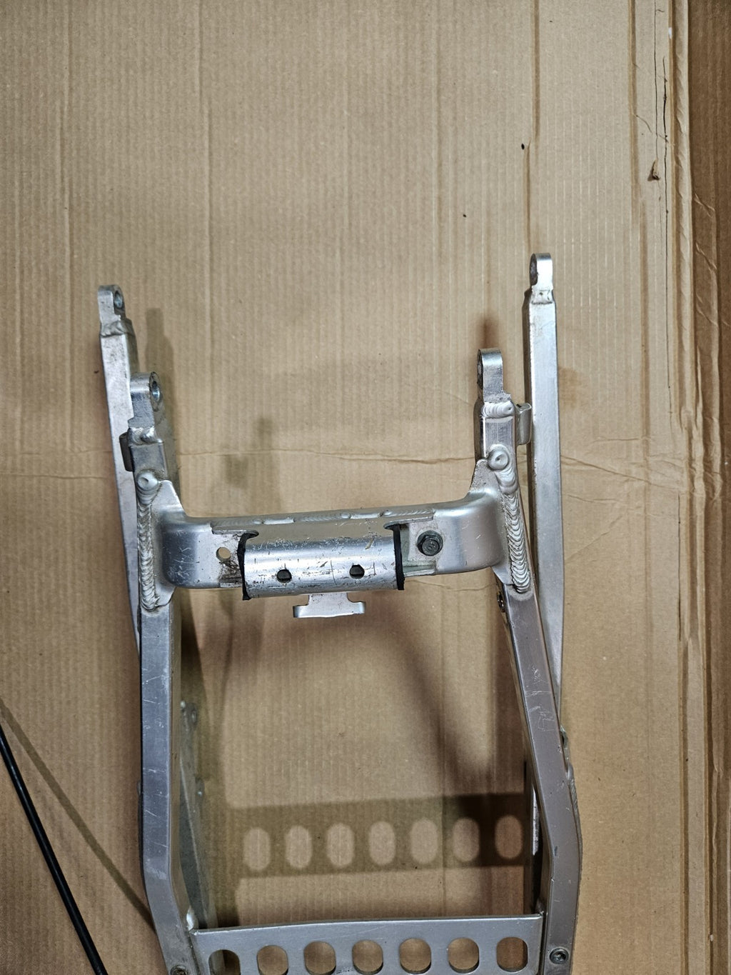 99-02 2001 YAMAHA YZF R6 OEM STRAIGHT REAR SUBFRAME BACK SUB FRAME