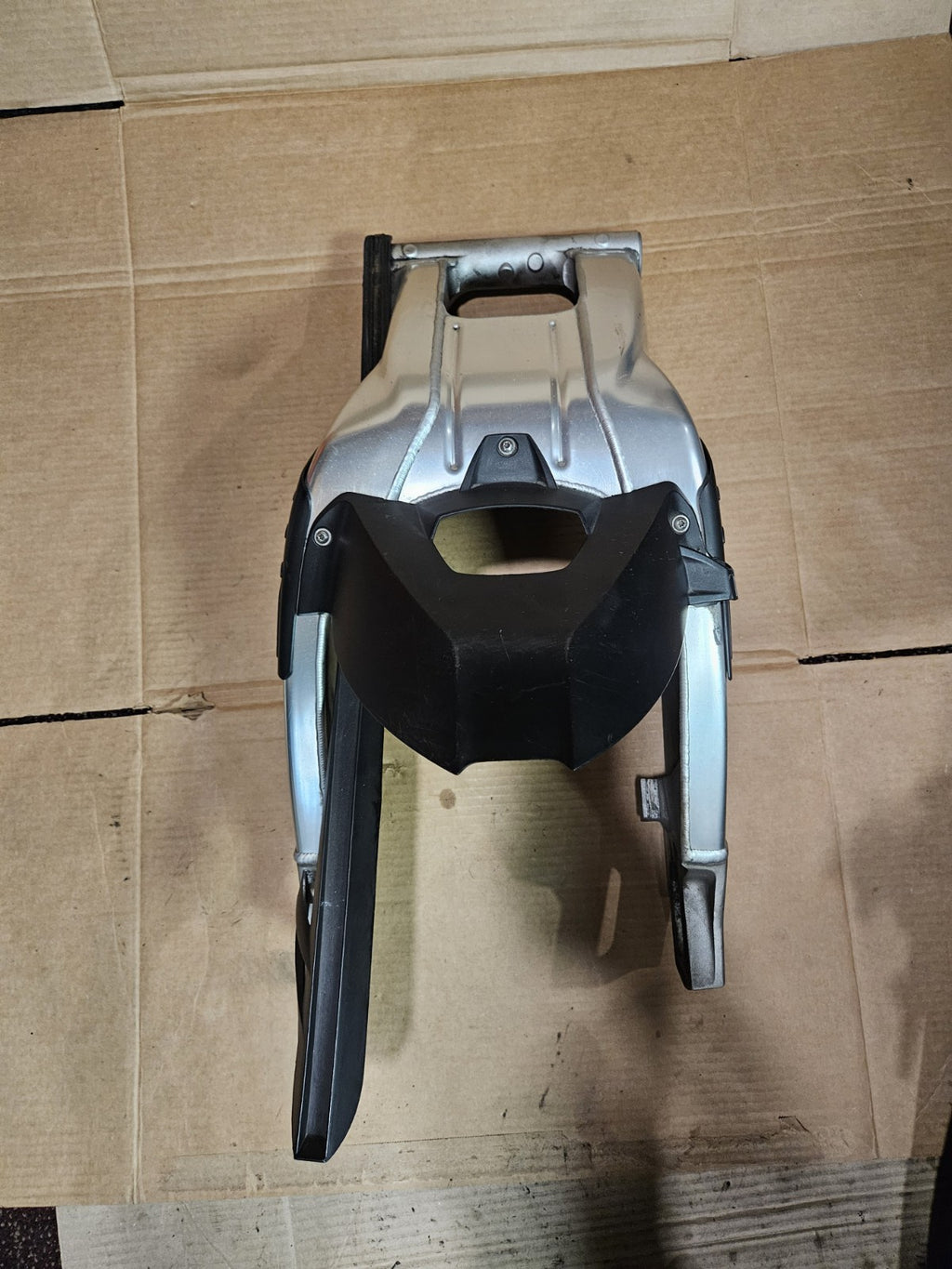 10-14 2013 BMW S1000RR REAR SWINGARM BACK SUSPENSION W/ CHAIN GUARD & MUD GUARD