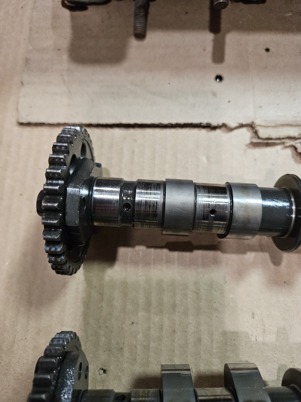 2001 Yamaha YZFR6 YZF R6 Cylinder Head Camshafts Retainer Cover Valves